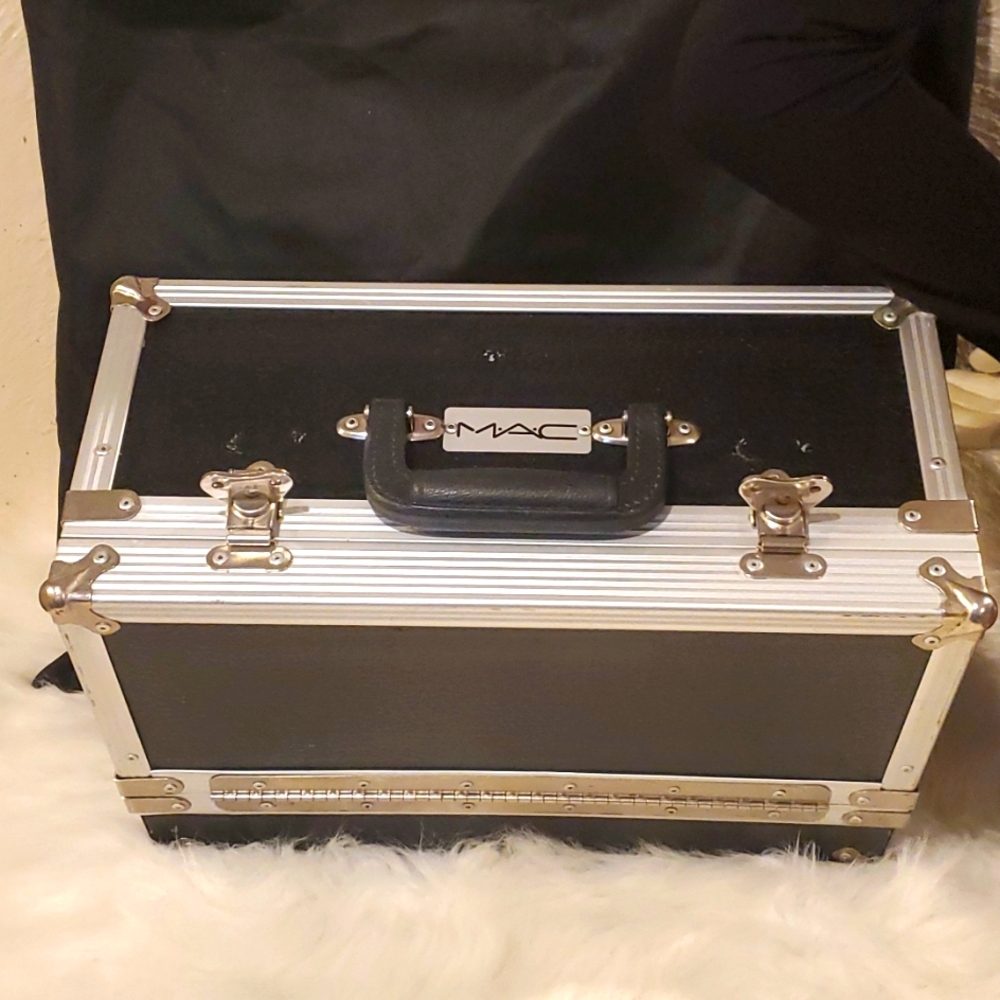 RARE! VINTAGE MAC Cosmetics Train Case
